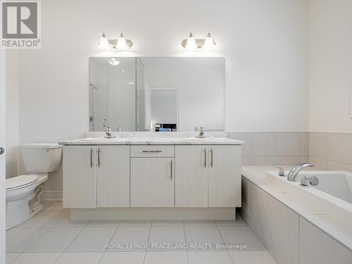 11 Grinnel Road, East Gwillimbury, ON - Indoor Photo Showing Bathroom