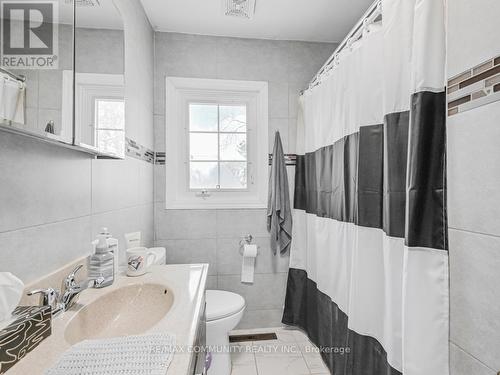 738 Gorham Street, Newmarket, ON - Indoor Photo Showing Bathroom