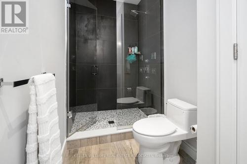 11 Thirty Second St, Toronto, ON - Indoor Photo Showing Bathroom