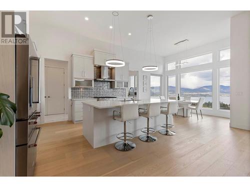 442 Hawk Hill Drive, Kelowna, BC - Indoor Photo Showing Kitchen With Upgraded Kitchen