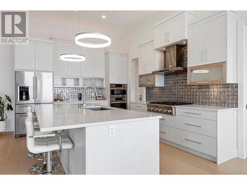 442 Hawk Hill Drive, Kelowna, BC - Indoor Photo Showing Kitchen With Upgraded Kitchen