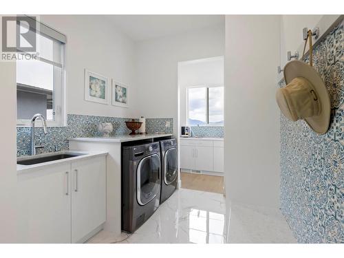 442 Hawk Hill Drive, Kelowna, BC - Indoor Photo Showing Laundry Room