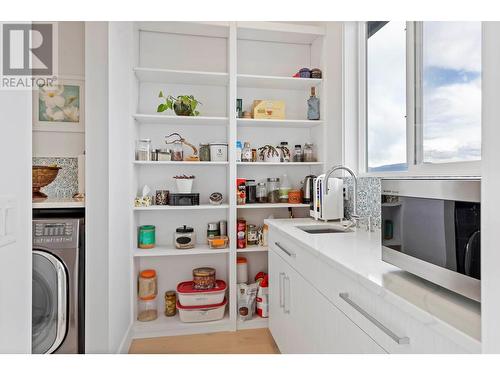 442 Hawk Hill Drive, Kelowna, BC - Indoor Photo Showing Laundry Room