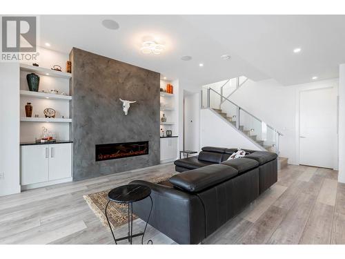 442 Hawk Hill Drive, Kelowna, BC - Indoor Photo Showing Living Room With Fireplace