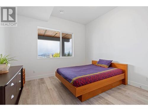 442 Hawk Hill Drive, Kelowna, BC - Indoor Photo Showing Bedroom