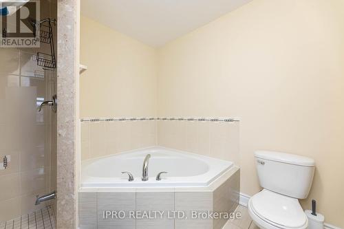 914 Francine Cres, Mississauga, ON - Indoor Photo Showing Bathroom