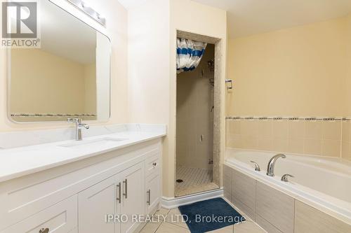 914 Francine Crescent, Mississauga, ON - Indoor Photo Showing Bathroom