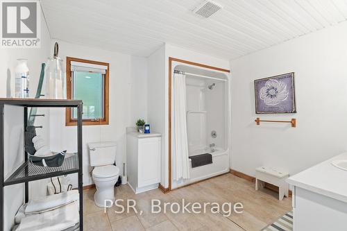 1-1356 & 1357 Peninsula Rd, Muskoka Lakes, ON - Indoor Photo Showing Bathroom
