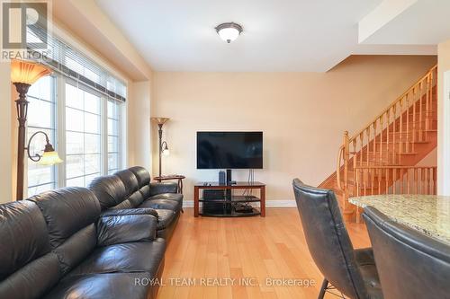 25 - 871 New Westminster Drive, Vaughan, ON - Indoor Photo Showing Living Room