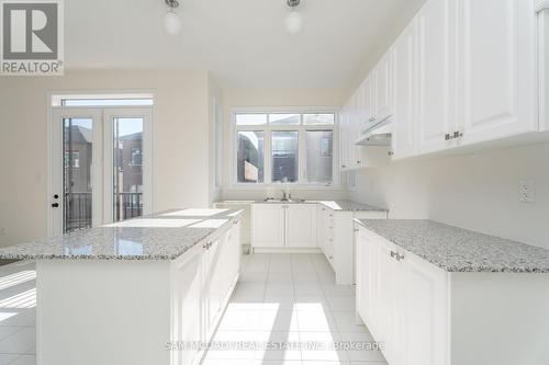 197 Mckean Drive, Whitchurch-Stouffville, ON - Indoor Photo Showing Kitchen With Upgraded Kitchen