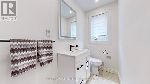 857 North Service Rd, Mississauga, ON - Indoor Photo Showing Bathroom