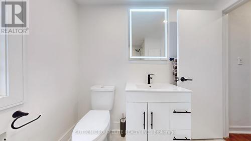 857 North Service Rd, Mississauga, ON - Indoor Photo Showing Bathroom