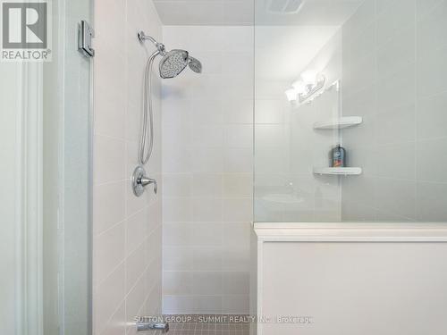 286 Sarah Cline Drive S, Oakville, ON - Indoor Photo Showing Bathroom