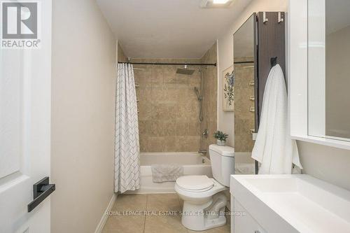 6 - 1270 Gainsborough Drive, Oakville, ON - Indoor Photo Showing Bathroom