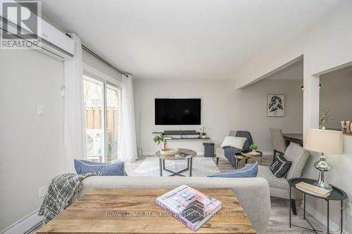 6 - 1270 Gainsborough Drive, Oakville, ON - Indoor Photo Showing Living Room