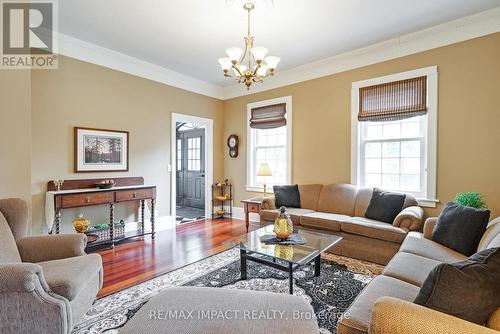 286 Henry St, Cobourg, ON - Indoor Photo Showing Living Room