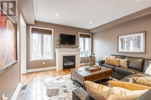 194 Nisbet Boulevard, Hamilton, ON - Indoor Photo Showing Living Room With Fireplace