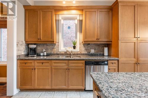 194 Nisbet Boulevard, Hamilton, ON - Indoor Photo Showing Kitchen With Double Sink