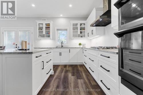 146 Ridge Street, Strathroy-Caradoc, ON - Indoor Photo Showing Kitchen With Upgraded Kitchen