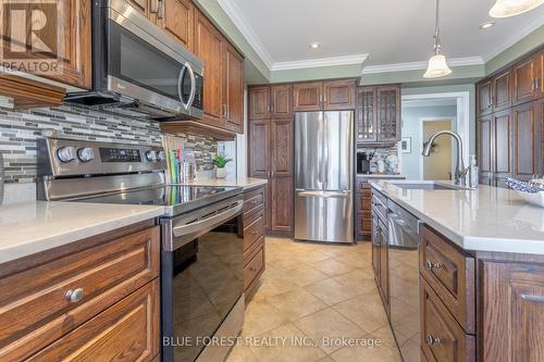 48 Walmer Gdns, London, ON - Indoor Photo Showing Kitchen With Upgraded Kitchen