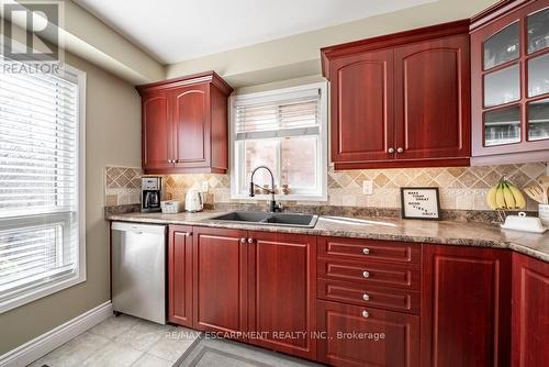 72 Swift Cres, Cambridge, ON - Indoor Photo Showing Kitchen With Double Sink
