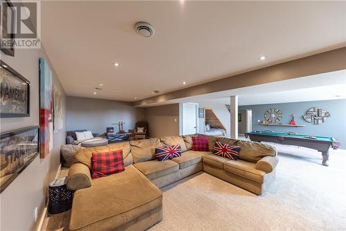 339 Rantz Road, Petawawa, ON - Indoor Photo Showing Living Room