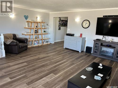 536 3Rd Avenue, Young, SK - Indoor