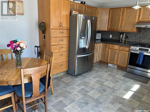 536 3Rd Avenue, Young, SK - Indoor