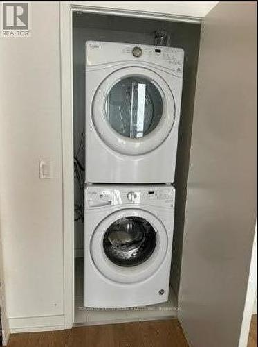 3001 - 117 Mcmahon Drive, Toronto, ON - Indoor Photo Showing Laundry Room
