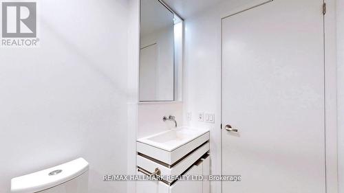 #3114 -197 Yonge St, Toronto, ON - Indoor Photo Showing Bathroom