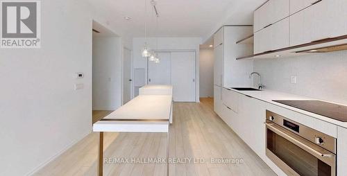 3114 - 197 Yonge Street, Toronto, ON - Indoor Photo Showing Kitchen With Upgraded Kitchen