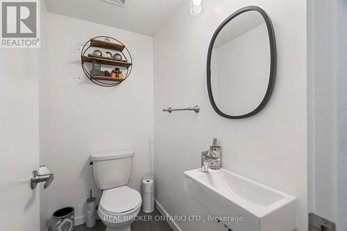 #422 -1711 Pure Springs Blvd, Pickering, ON - Indoor Photo Showing Bathroom