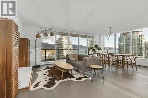 130X 620 Cardero Street, Vancouver, BC - Indoor Photo Showing Living Room
