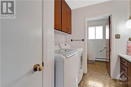 562 County Road 9 Road, Plantagenet, ON - Indoor Photo Showing Laundry Room