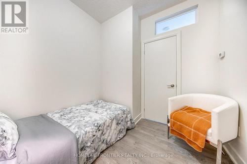 #412 -30 Roehampton Ave, Toronto, ON - Indoor Photo Showing Bedroom