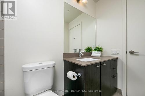 #412 -30 Roehampton Ave, Toronto, ON - Indoor Photo Showing Bathroom