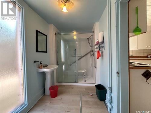 209 Campkin Street, Francis, SK - Indoor Photo Showing Bathroom