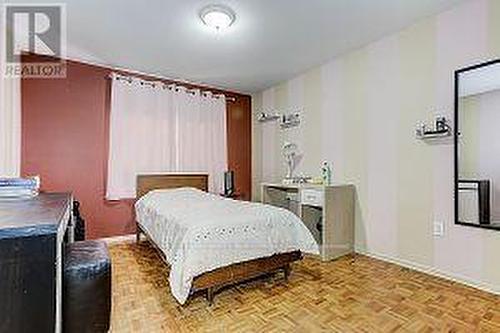 143 Springdale Dr, Barrie, ON - Indoor Photo Showing Bedroom