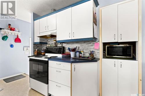56 Usher Street, Regina, SK - Indoor Photo Showing Kitchen