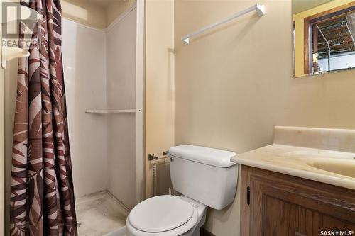 56 Usher Street, Regina, SK - Indoor Photo Showing Bathroom