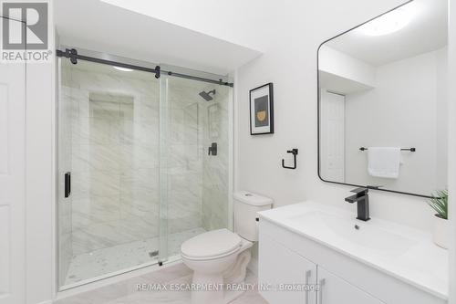 2175 North Ridge Tr, Oakville, ON - Indoor Photo Showing Bathroom