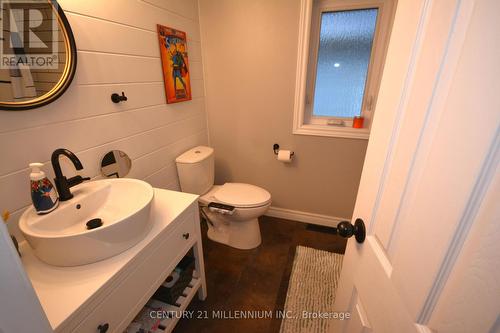 240 Muskoka Beach Rd, Gravenhurst, ON - Indoor Photo Showing Bathroom