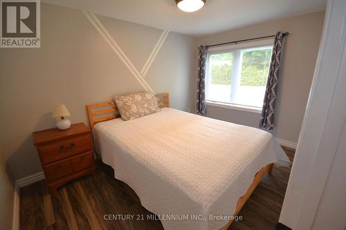 240 Muskoka Beach Road, Gravenhurst, ON - Indoor Photo Showing Bedroom