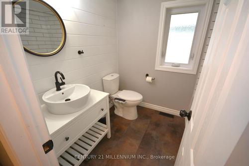 240 Muskoka Beach Road, Gravenhurst, ON - Indoor Photo Showing Bathroom
