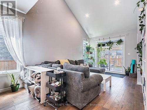1646 Valhalla Street, London, ON - Indoor Photo Showing Living Room