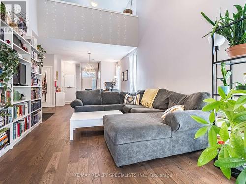 1646 Valhalla Street, London, ON - Indoor Photo Showing Living Room