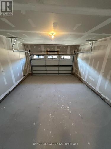 26 Aviron Cres, Welland, ON - Indoor Photo Showing Garage