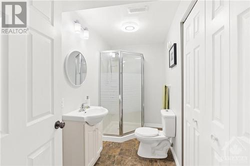 254 Flodden Way, Ottawa, ON - Indoor Photo Showing Bathroom