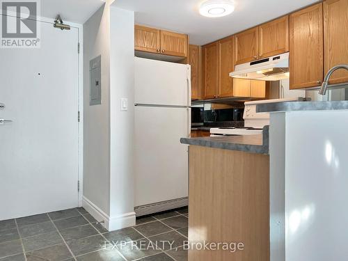 #241 -109 Front St E, Toronto, ON - Indoor Photo Showing Kitchen
