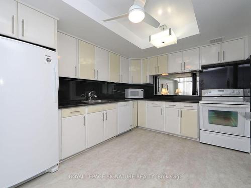 505-1555 Finch Ave E, Toronto, ON - Indoor Photo Showing Kitchen